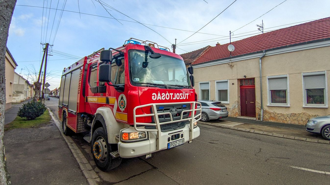 Megbontotta egy ház tűzfalát a szél Szombathelyen - fotó