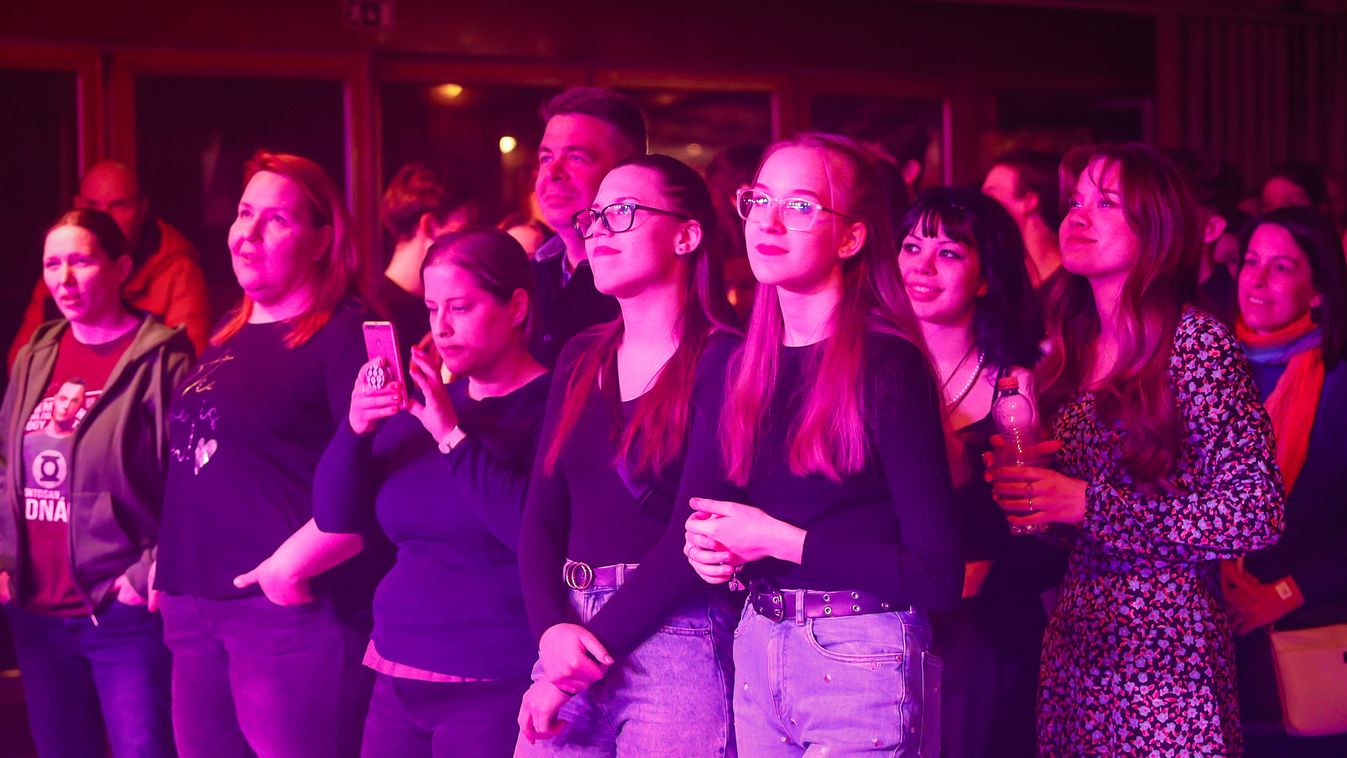 Ilyen volt a Hiperkarma-koncert Szombathelyen: Megnéztük, mi van a falon túl - hangulatvideó, fotók