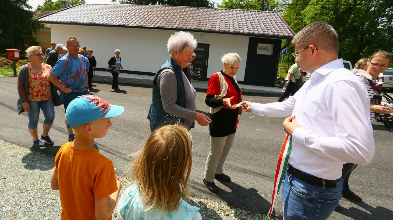 A könyvtár új bútorokat, az út új burkolatot kapott Kiszsidányban