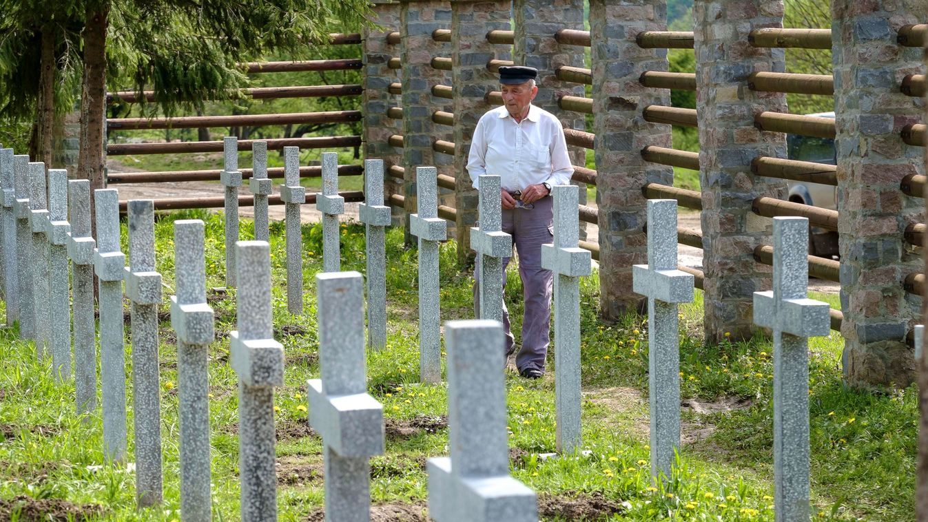 Újabb román kereszteket készülnek kihelyezni az úzvölgyi katonatemetőben