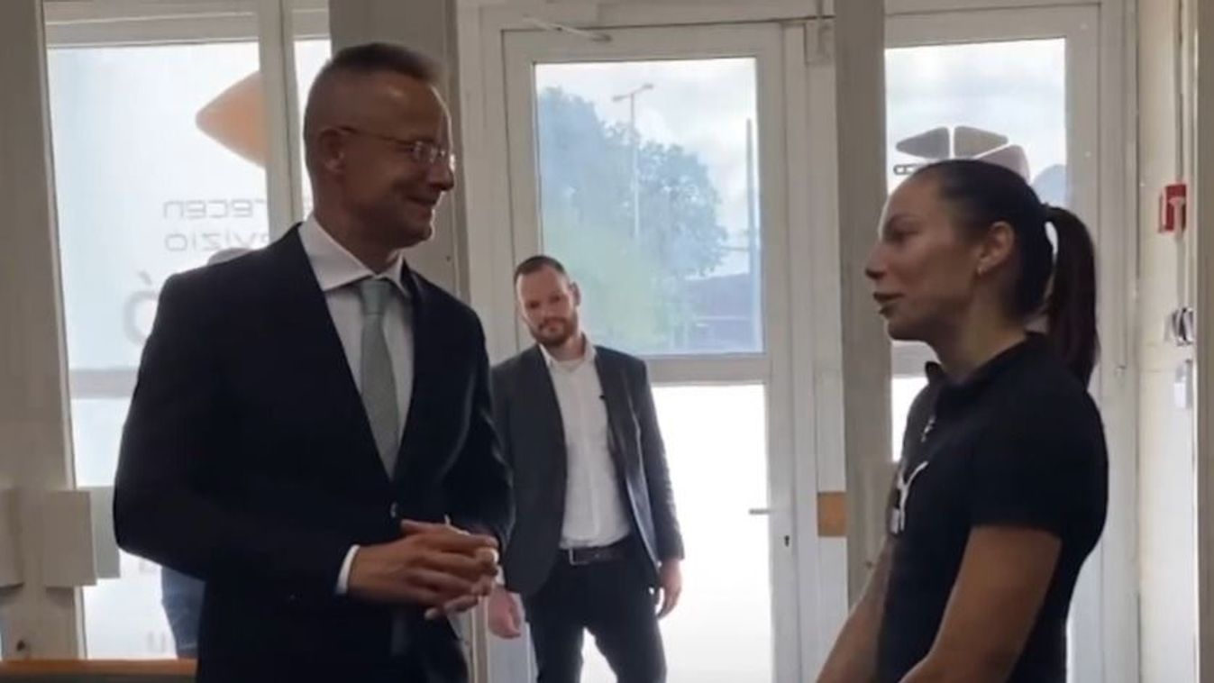 Szijjártó Péter személyesen gratulált Kozák Lucának (videó)