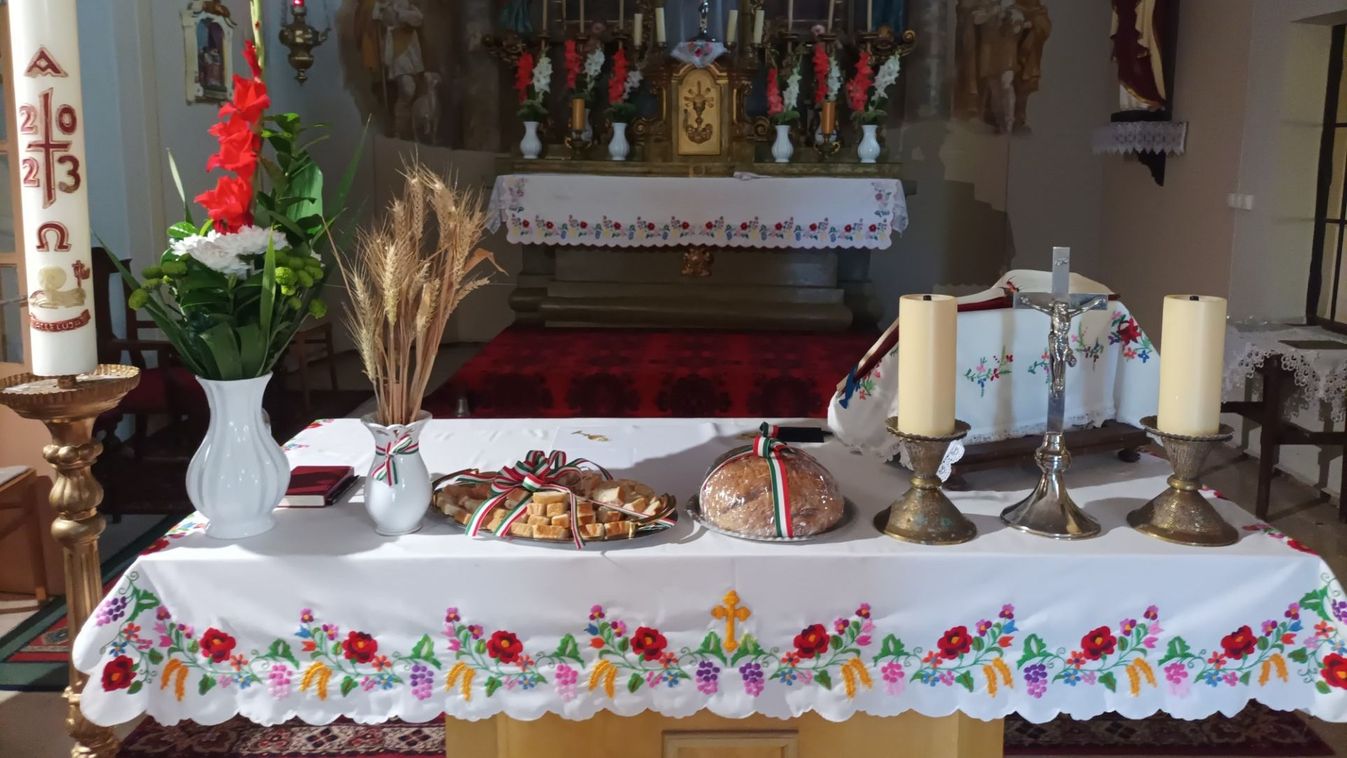 Vasasszonyfán is megáldották az új kenyeret