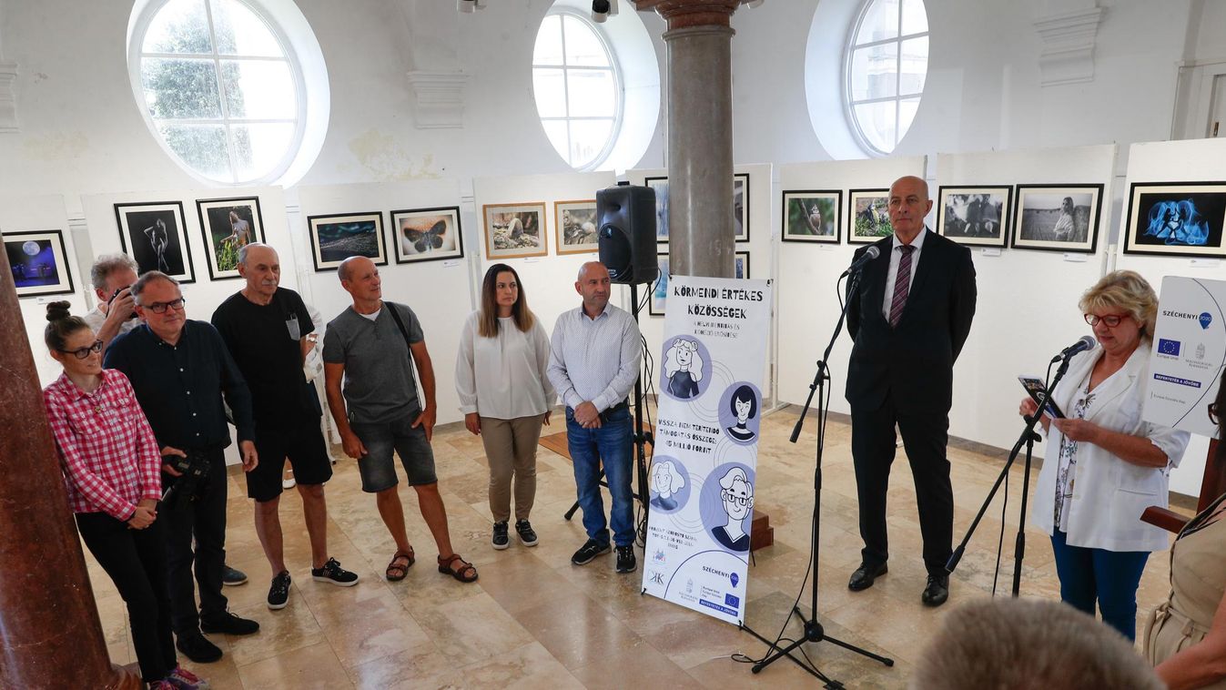 A néhai kocsiszínben: 15 alkotó 60 fotója Körmenden
