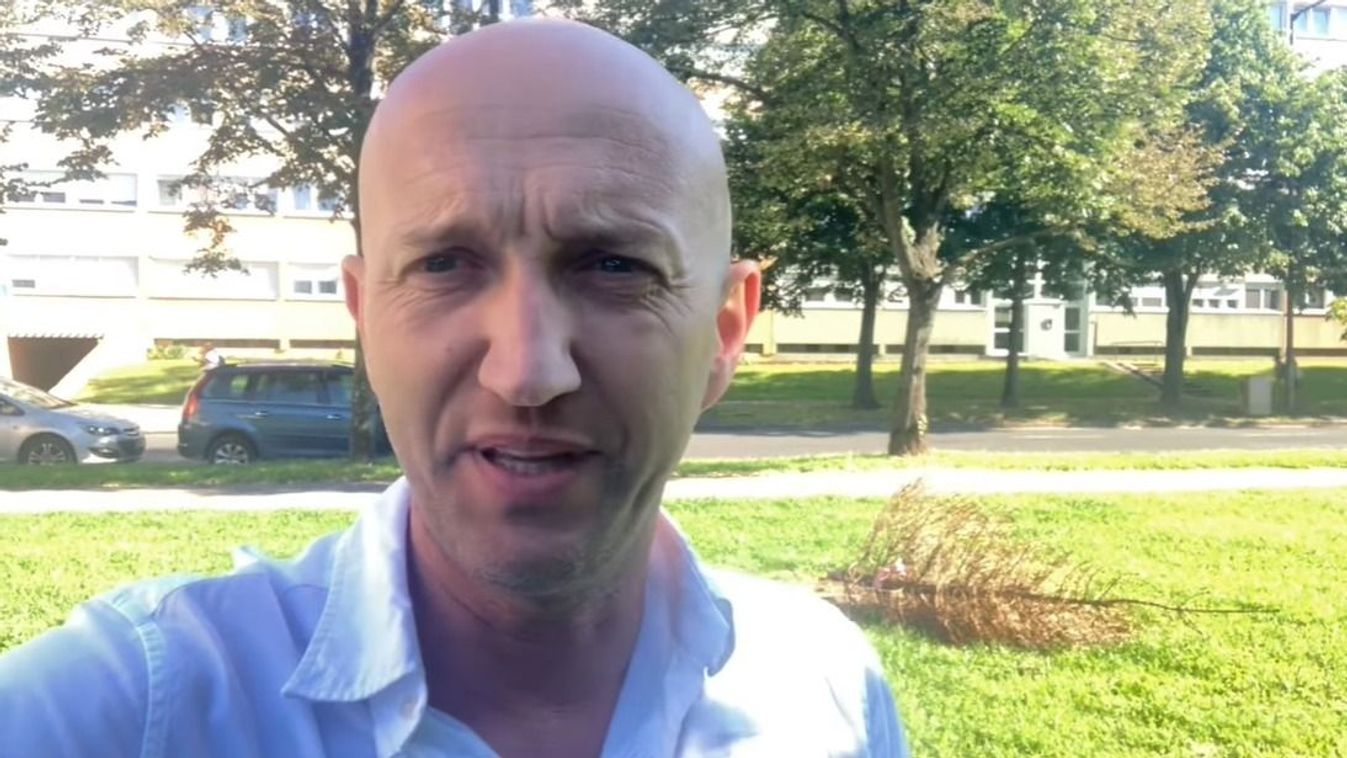 Senkit sem zavar a kidobott karácsonyfa Szombathely forgalmas utcájában? - videó