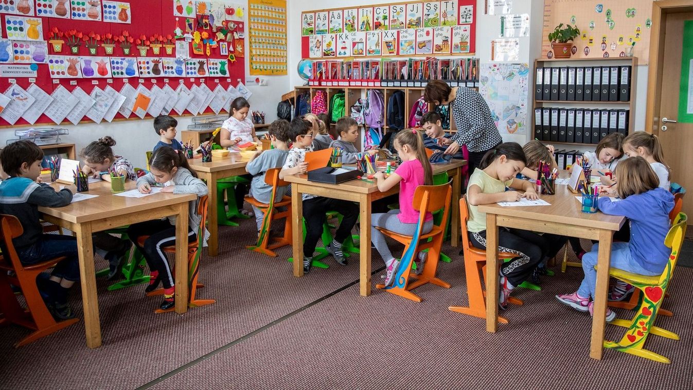 Hamarosan érkezik a megemelt összegű oktatási-nevelési támogatás a külhoni magyar szülőkhöz