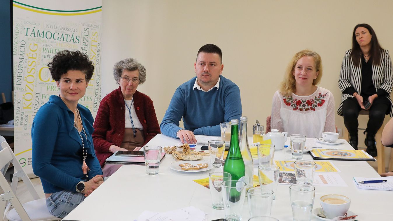 Szent Márton mise, hangulatos adventi hétvégék és könyvcsere a civilek sajtóreggelijén