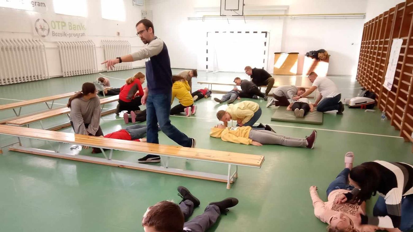 Egészségnevelési hetet tartottak Jánosházán, az újraélesztést is gyakorolták
