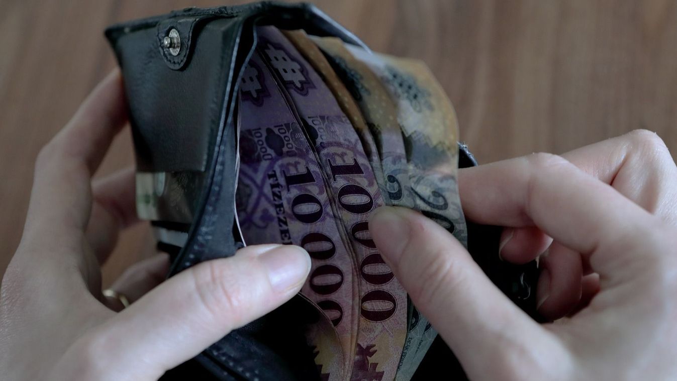 A magyarok 39 százaléka havi rendszerességgel tesz félre a nyugdíjas éveire