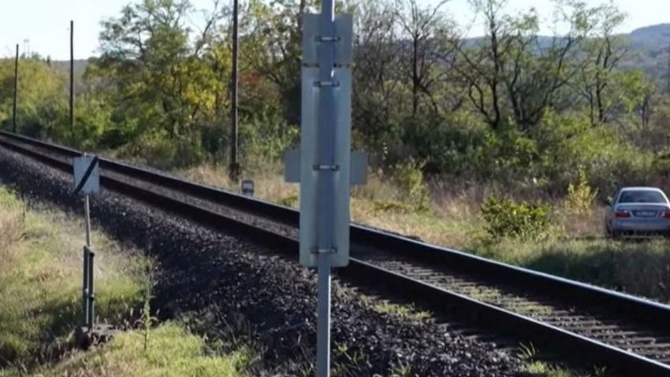 Újabb szégyenítő videók kerültek ki arról a sümegi fiúról, akit a vonat elé üldöztek a társai