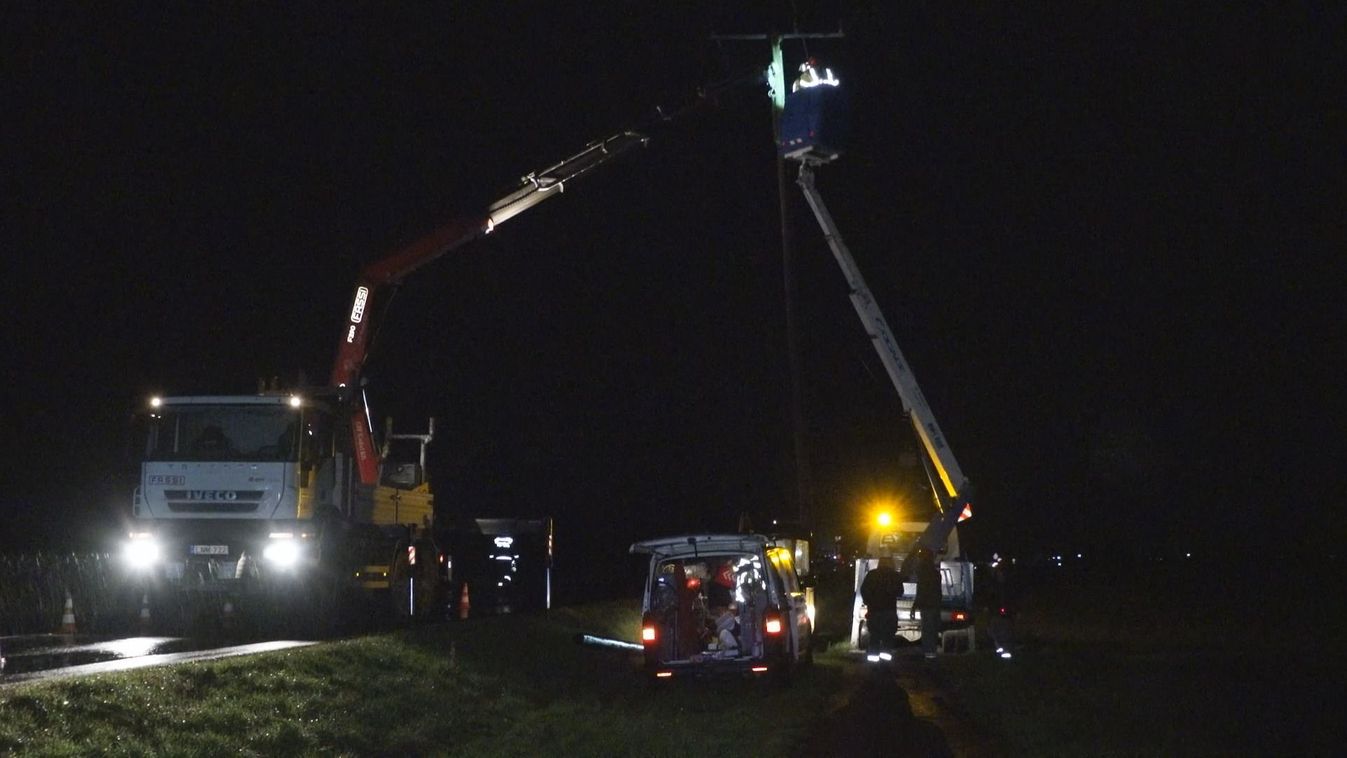 Teljes útzár volt - Villanyoszlop dőlt a 86-os számú főútra Szombathely térségében, a Petőfi-telepnél - fotók