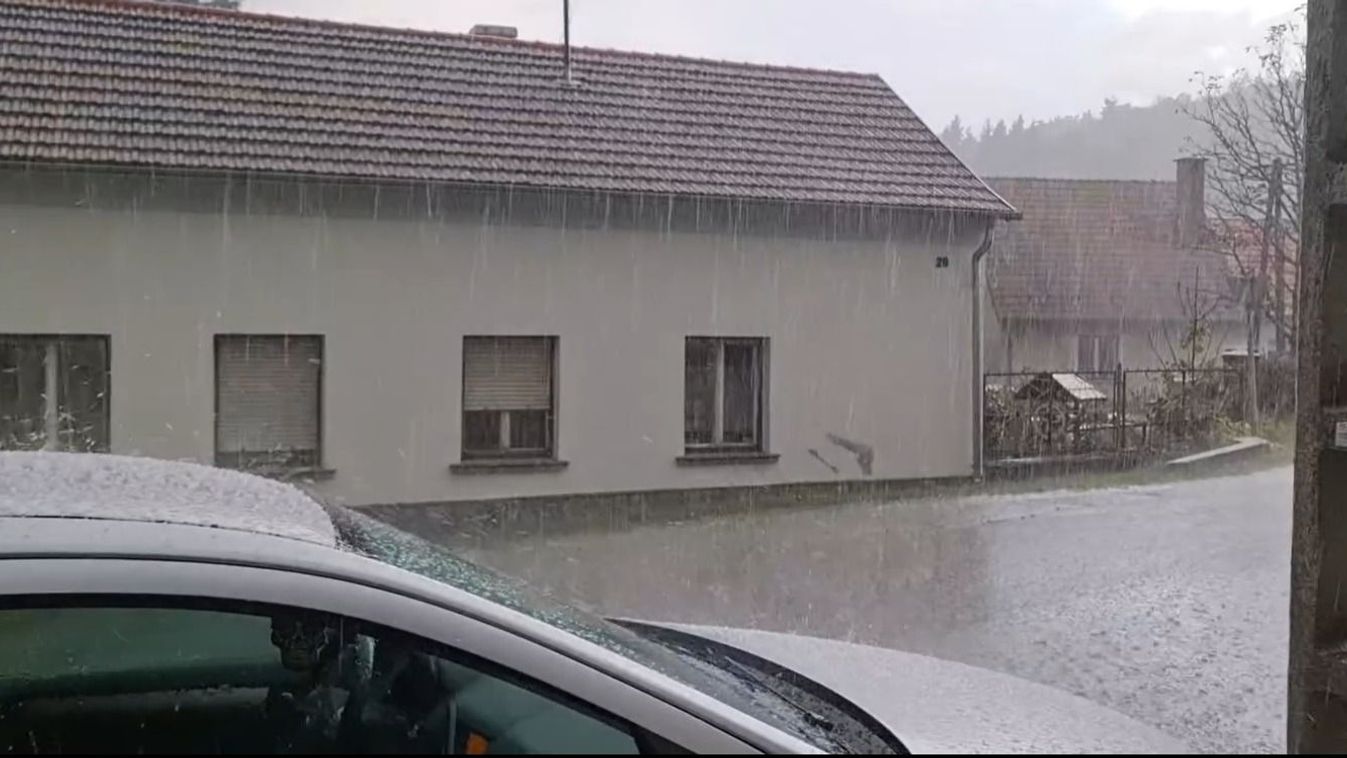 Nyári időt megszégyenítő zivatar, apró szemű jéggel Velemből, rekordmeleg lehet az október is - videó