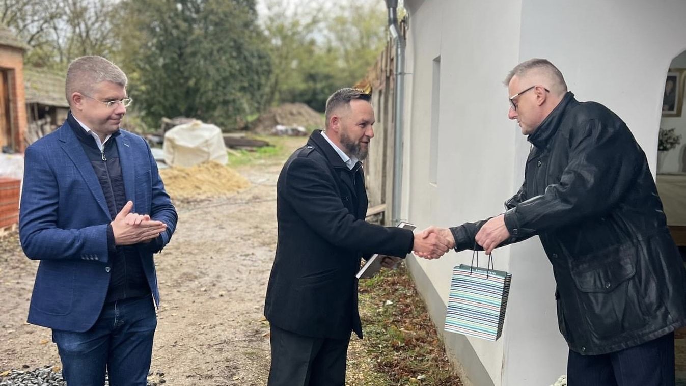 Ambrus József fafaragó, népi iparművész tárgyaiból nyílt állandó kiállítás