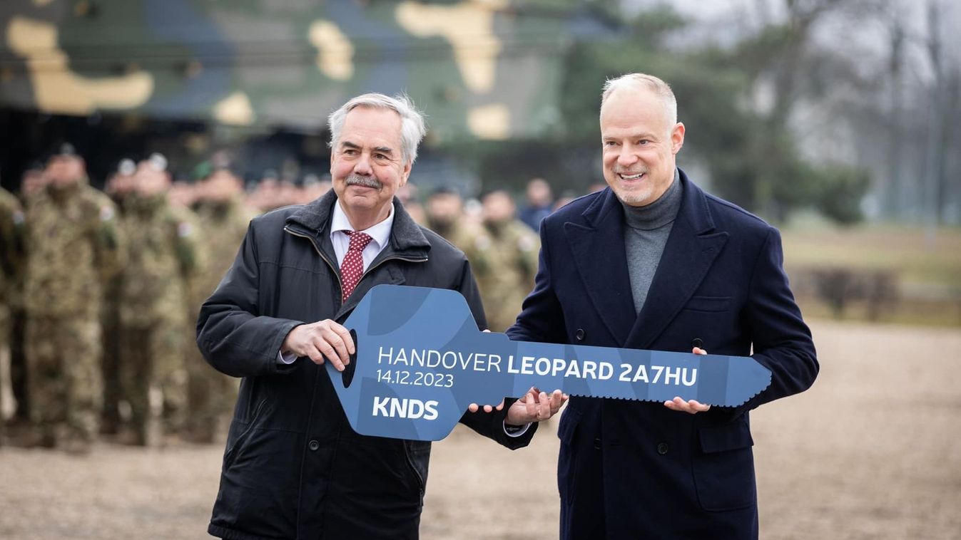 Átadták Tatán az első Leopard A7-es harckocsit és támogató járműveit