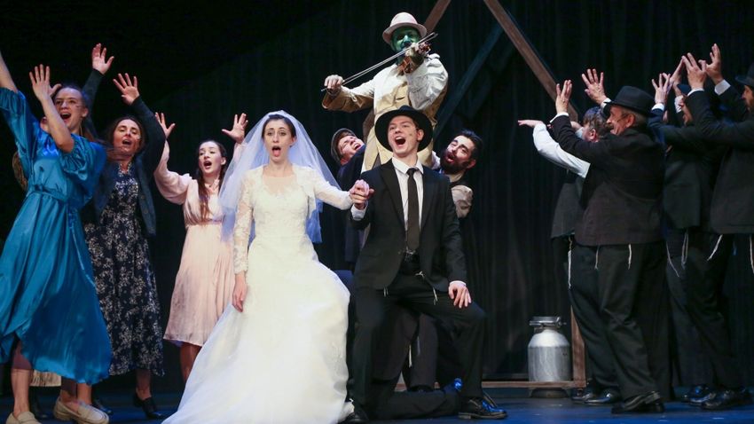 VAOL – Muzsikáló élet: pénteken Hegedűs a háztetőn-premier a szombathelyi színházban