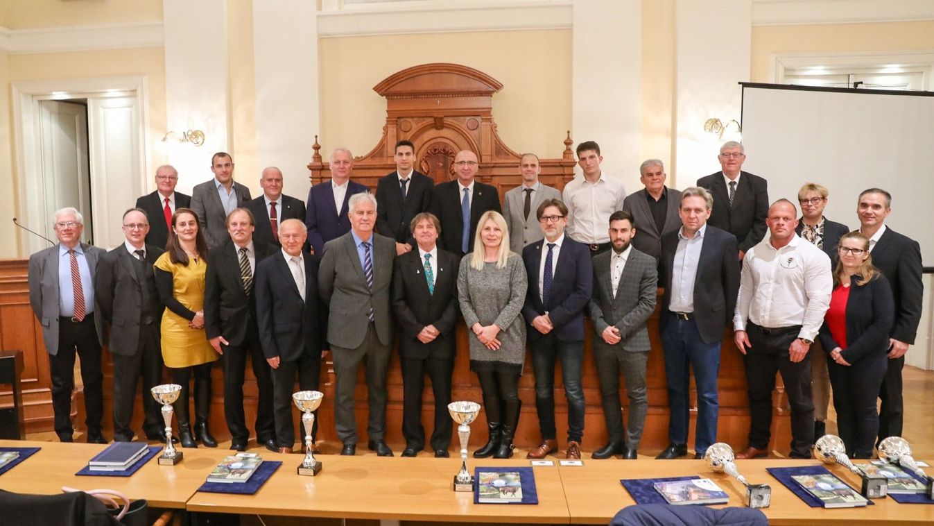 Sport: díjazták a vasi legjobbakat - fotók