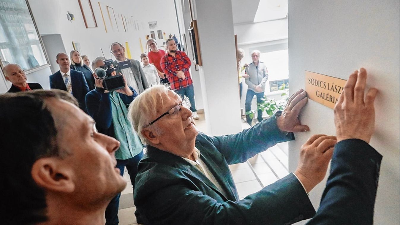 Sodics Lászlóról nevezték el a Körmendi Kölcsey Ferenc Gimnázium galériáját - tárlat nyílt a képeiből