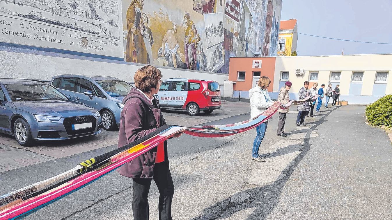 Horgoljunk a Holdig! Bárki csatlakozhat