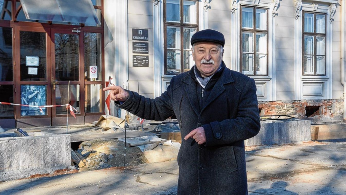 Zajlik a felújítás első üteme Sárváron: bontás és építés forgalomkorlátozással