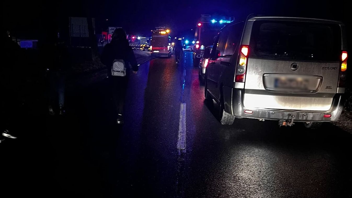 Teherautónak ütközött egy személyautó Sárvárnál: a nő és utasa a balesetben megsérült