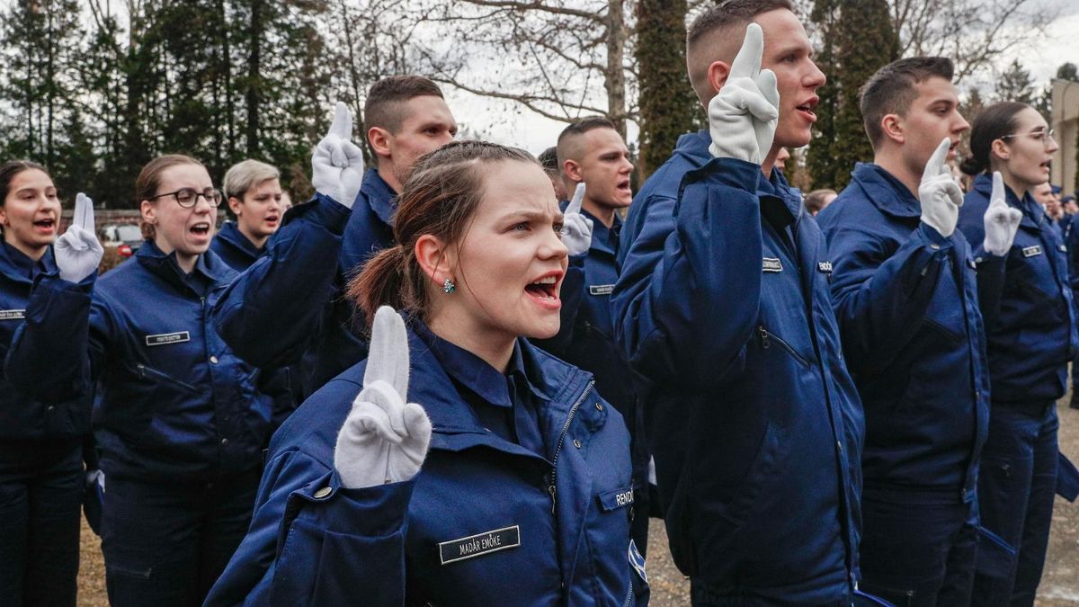 Rendőr tiszthelyettesek tettek esküt, harmincan állnak szolgálatba Körmenden - fotók