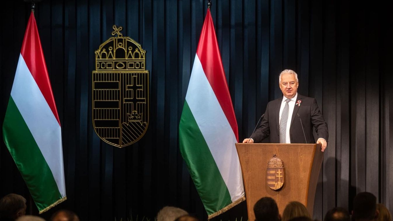 Kitüntetéseket adott át a nemzeti ünnep alkalmából Semjén Zsolt