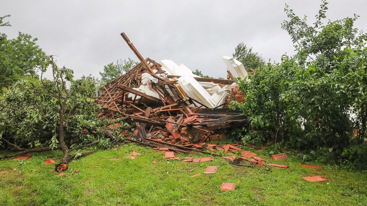 Hívők adományai a tornádó károsultjainak