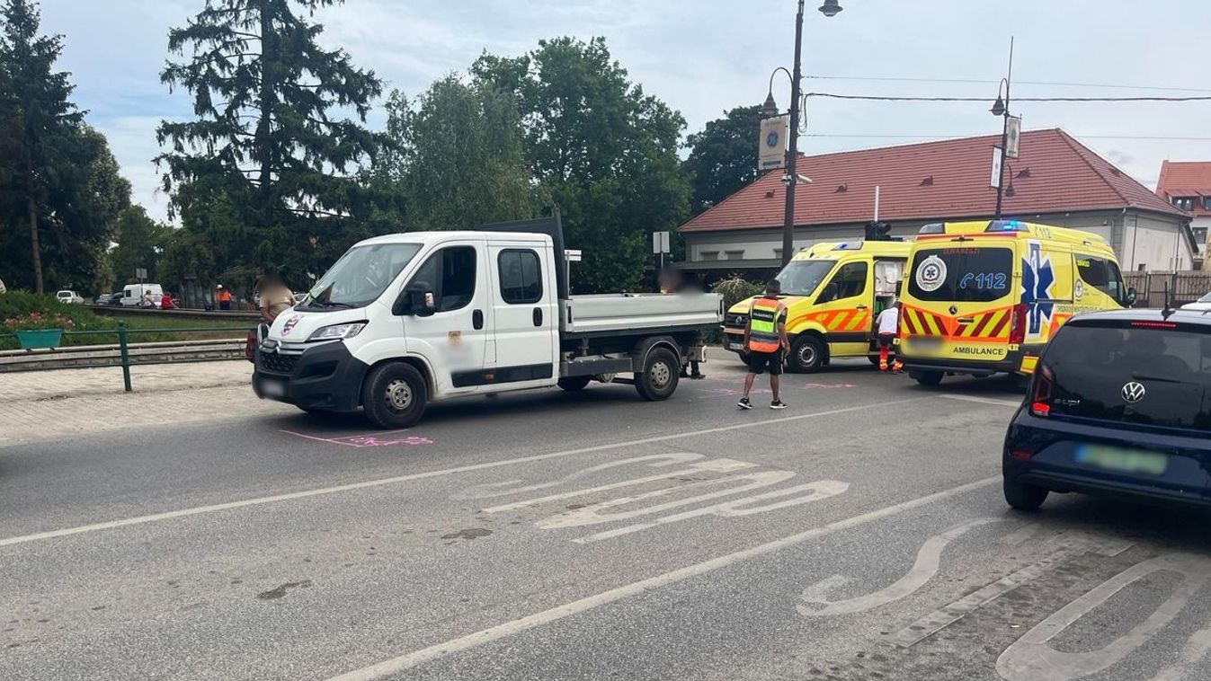 Szörnyű baleset: két kicsi gyermekével együtt gázoltak el egy édesanyát Veresegyházon