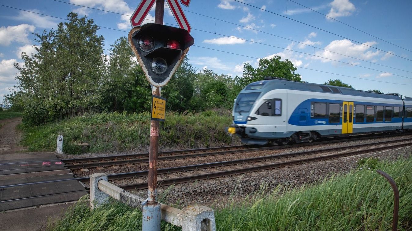 Több szarvast ütött el a Celldömölkről indult vonat, annyira megrongálódott, hogy nem közlekedik tovább