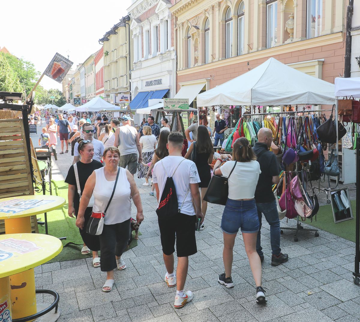 Mit és mennyiért ehetünk a Savaria Karneválon?