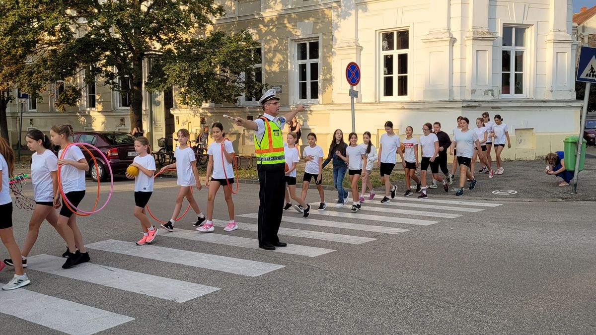 Biztonság iskolába menet: Binó Tamás rendőr alezredes