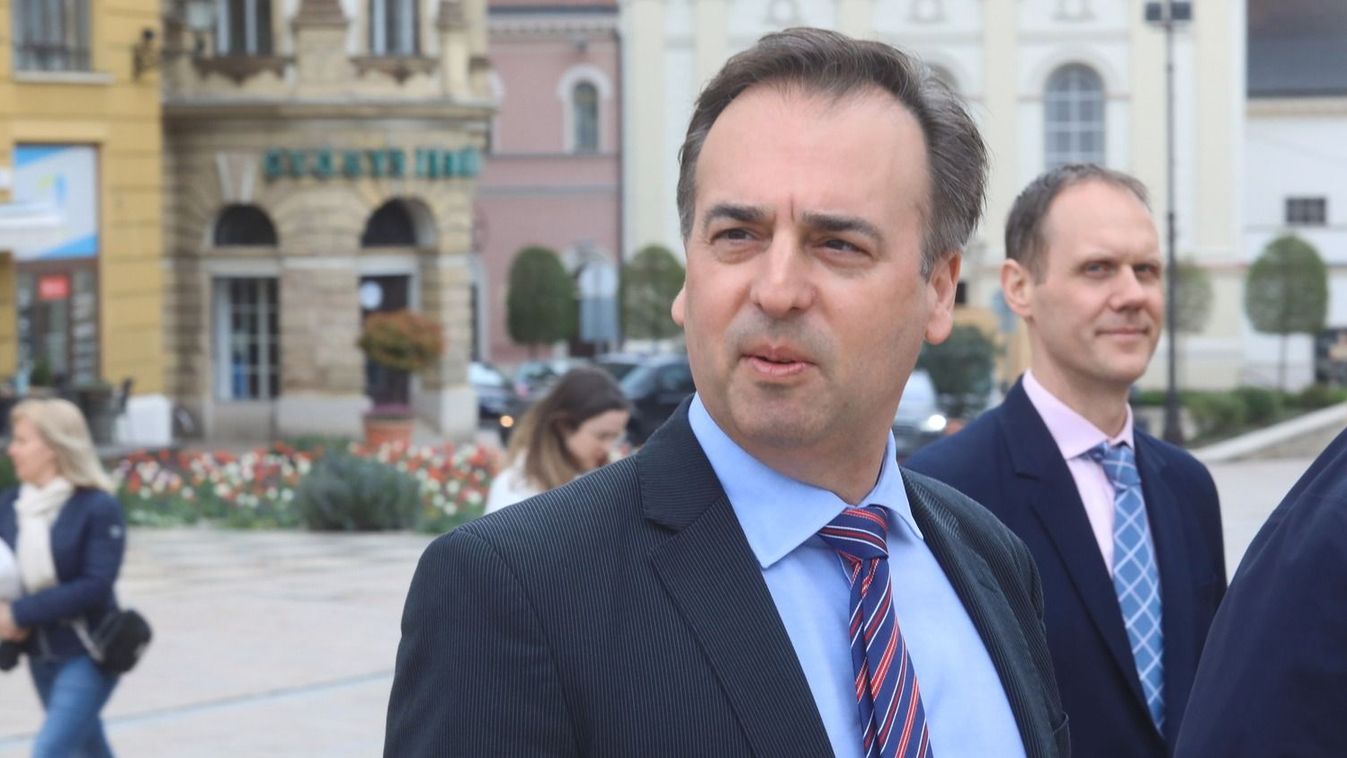 David Pressman a demokrácia miatt aggódik, mert nem tarthattak LMBTQ-konferenciát a Parlamentben