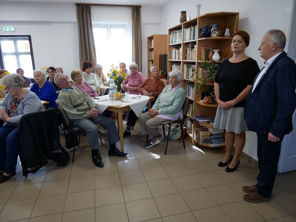 Az Idősek világnapja alkalmából köszöntötték Sárvár szépkorú polgárait.