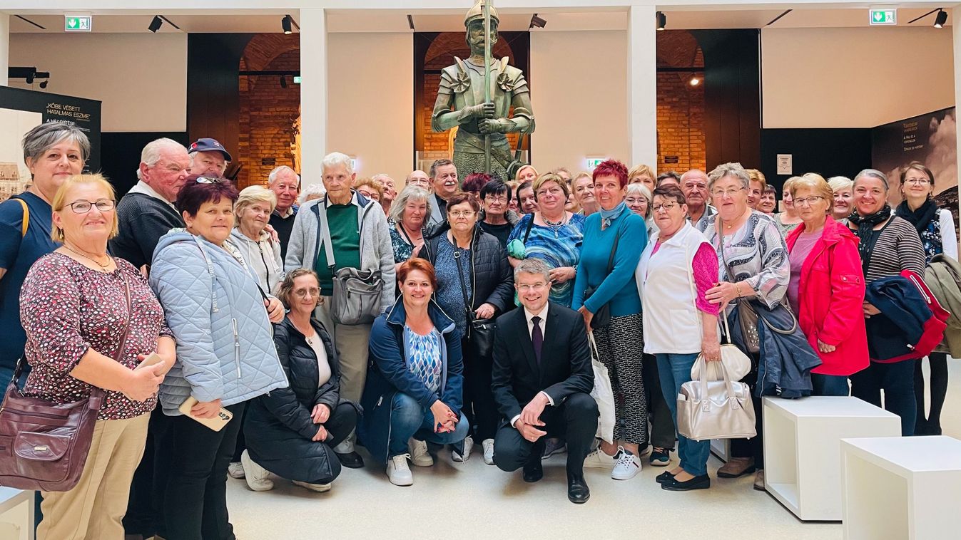 Az Idősek világnapján a Parlamentbe látogattak a sárváriak