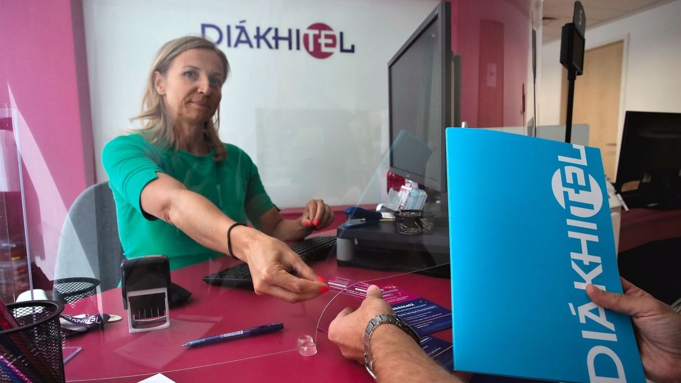 Diákhitelük kiváltásával segíti a külföldön élő diplomás magyar fiatalok hazatérését a kormány
