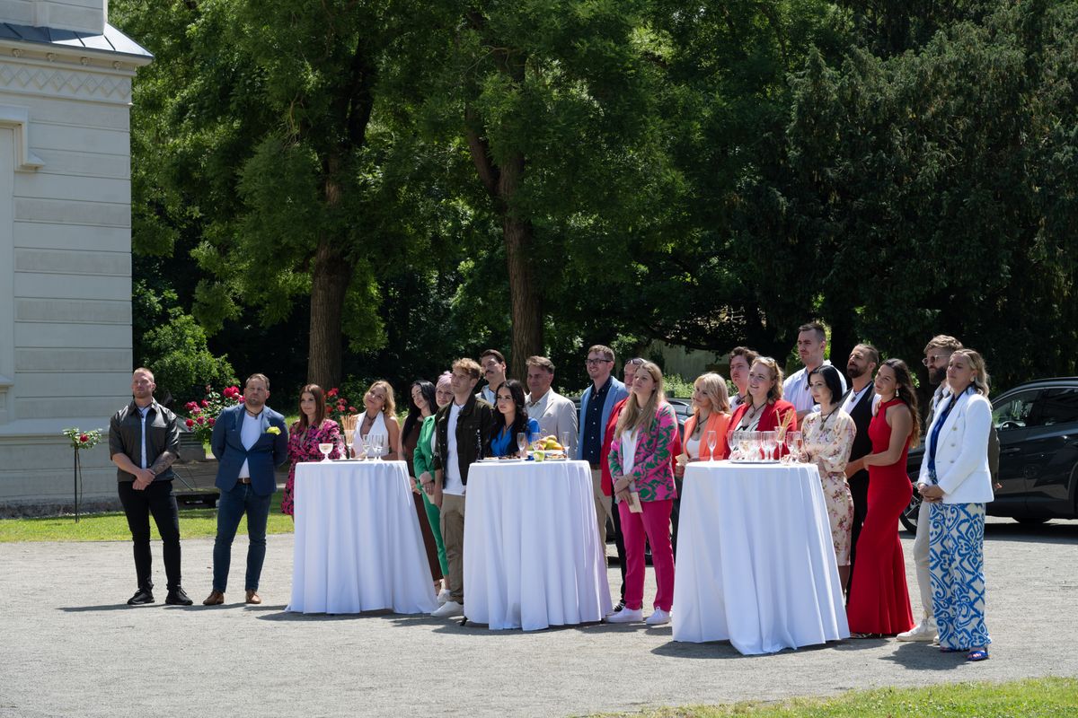 Az Árulók - Gyilkosság a kastélyban új évadában feltűnik a szombathelyi származású Szántó Dániel (jobbról a második) is.