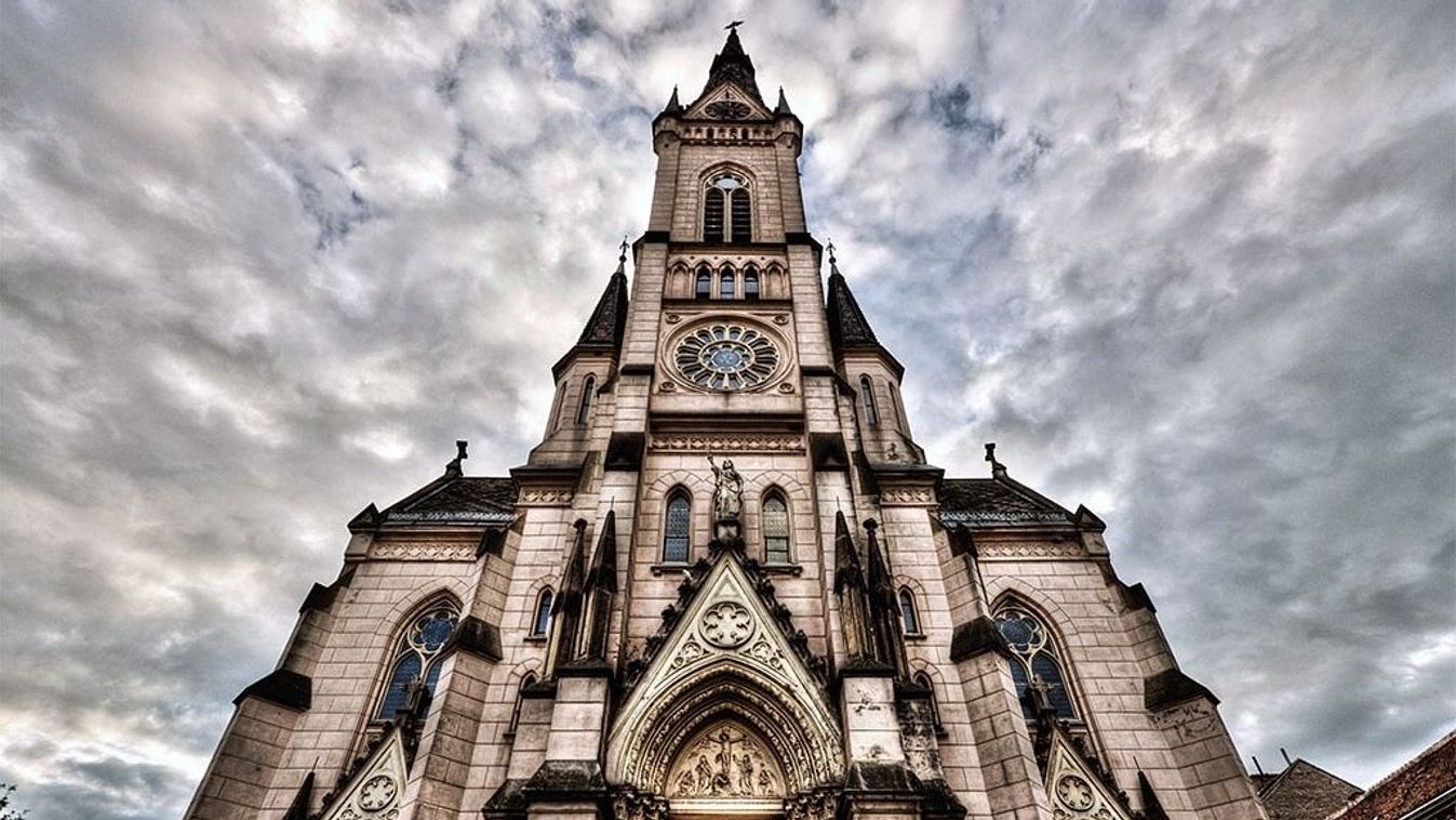 Huszonnégy órás szentségimádás a kőszegi Jézus Szíve templomban