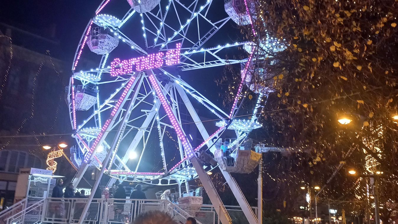 Neked gyúlnak a fények - forog a kis-nagy kerék és a macinál is sorban állunk