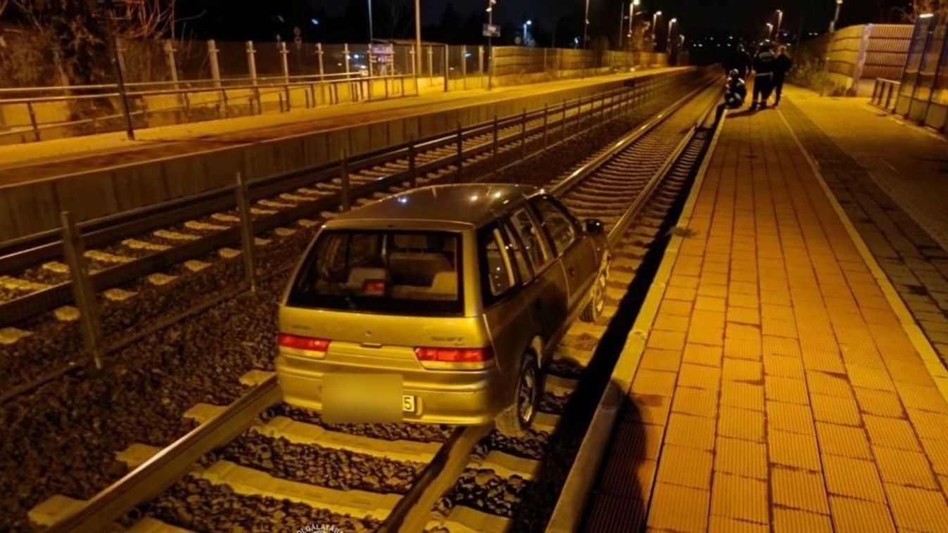 A vonatsínen autózott egy Suzukis, ha jön a vonat, már nem él