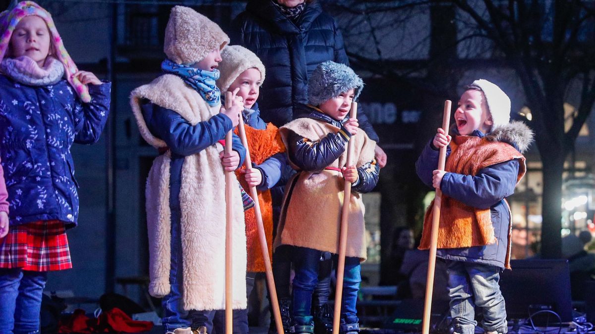 Adventi vásári programok: szívmelengető ovisok