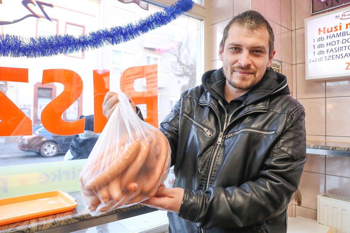 Nincs szilveszter virsli és pezsgő nélkül!
