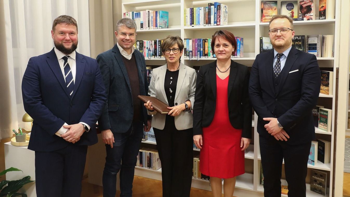 Vasasszonyfa fejlődik: ünnepélyesen átadták a megújult könyvtárat - fotók