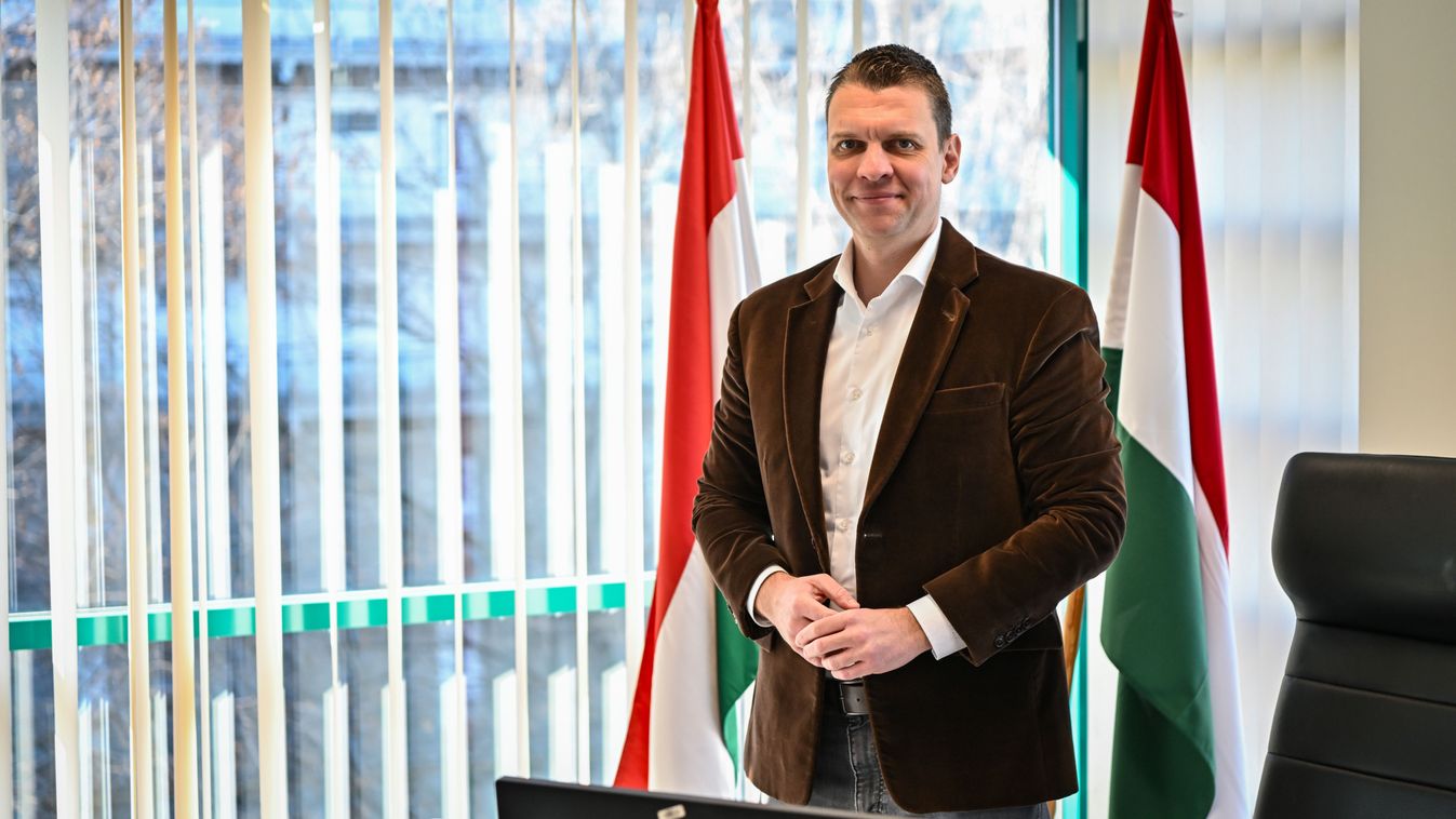 Menczer Tamás: Brüsszel háborúra készül! (videó)