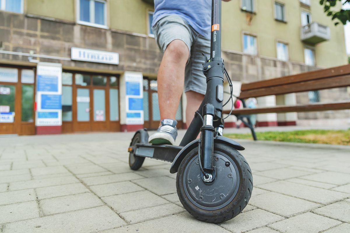 Ez nem bicikli, az elektromos rollert sem lehet ittasan vezetni, sokba kerülhet, ha a valaki vét a szabályok ellen.