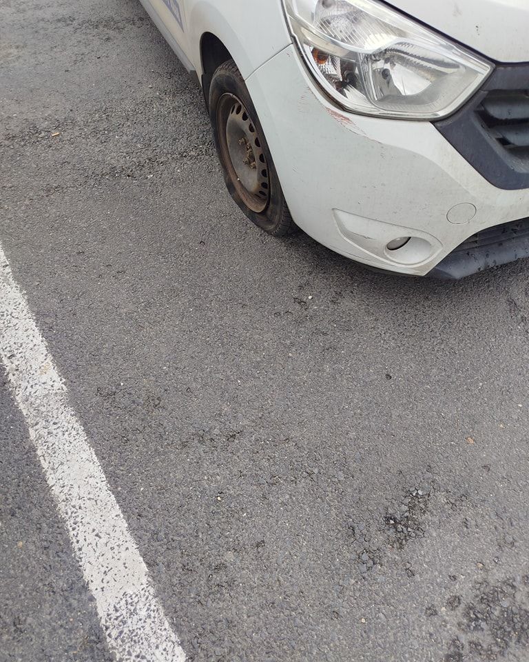 Megrongálták az állatvédők mentőautóját