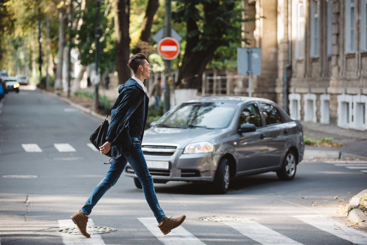 Tudtad, hogy akár azért is elvehetik a jogosítványodat, ha nem engedsz át egy gyalogost a zebrán?