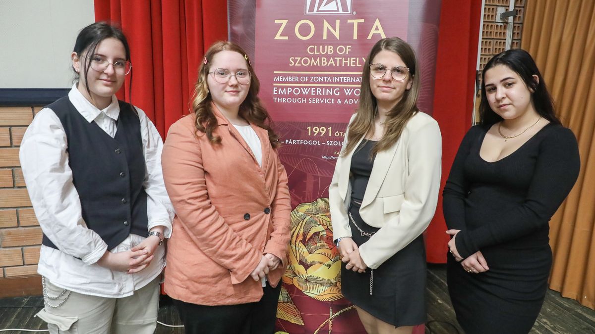 A Zonta Klub díjazottjai, balról: Papp Lilla, Viszket Vivien, Barók Vivien, Orsós Míra