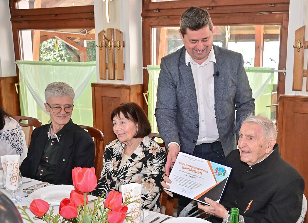 Százéves