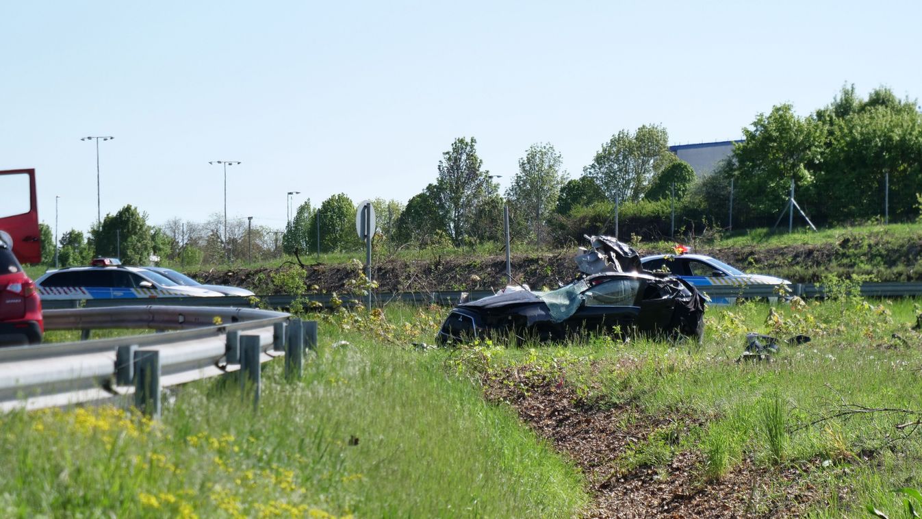 Hárman meghaltak az M1-es autópályán történt balesetben