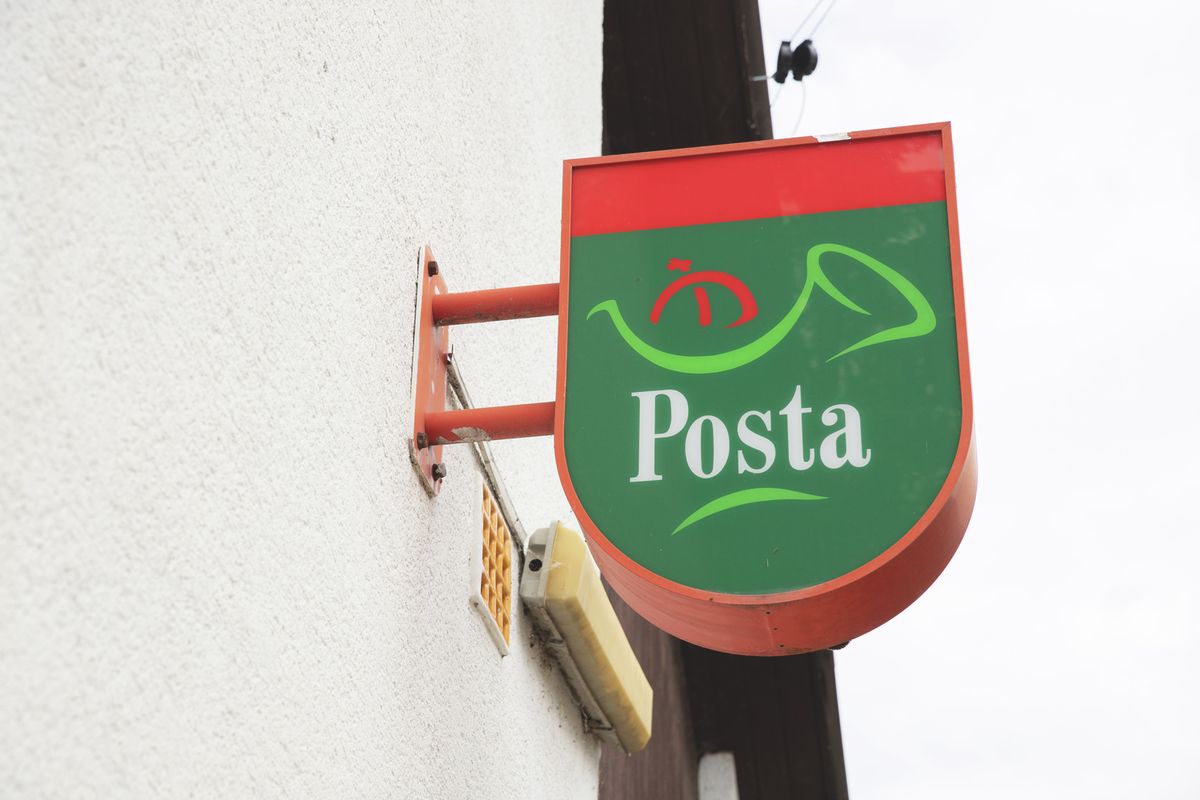 Napszemüvegben, játékpisztollyal rabolta ki a herényi postát a fiatal