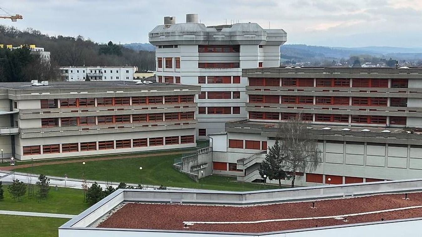 Lebontják az oberwarti kórházat